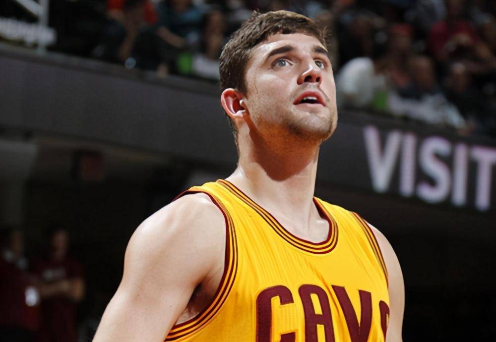 险失业,今没1年1500w难留!但看汤神重伤仍拿1.9亿,懂了_哈里斯