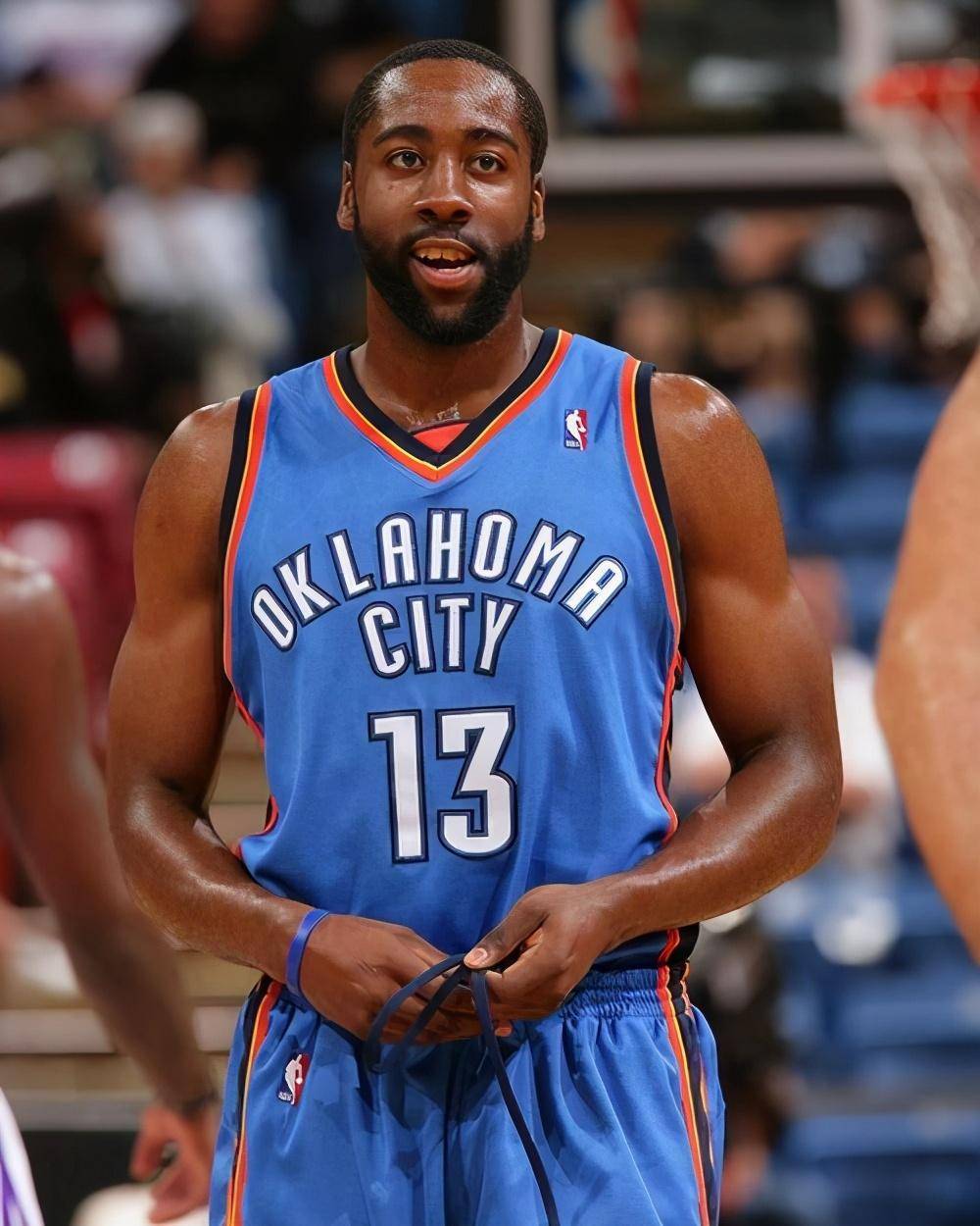 原创7图看哈登肌肉进化史,从小胖子到筋肉人,成功绝非偶然