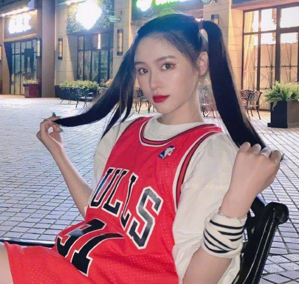 谁还记得《变形记》的杨馥宇?今成网红粉丝破百万,20岁整容大变样