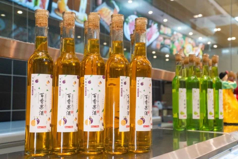 吃累了,来喝点小酒吧!鸡尾酒,果酒这里全都有!让你一次喝过瘾!