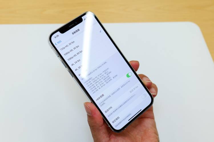 苹果iphone 12/pro真机体验 极轻手感 出色三摄_前置摄像头
