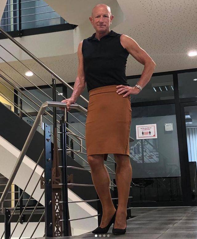 德国大叔每天穿裙子高跟鞋,只为证明衣服没有性别