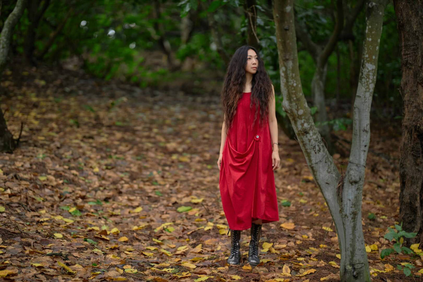 从聆听中对应心灵系歌后万芳新歌模样mv引乐迷共鸣