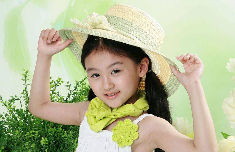 歇影四年,如今18岁成大长腿美女_陆子艺