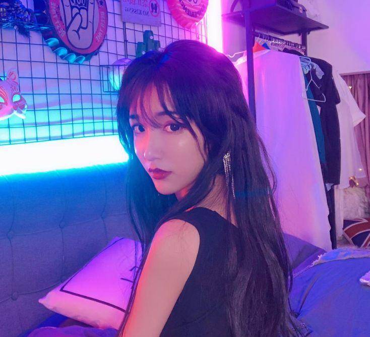 还记得女装大佬艾比吗散开头发后还以为是赵丽颖