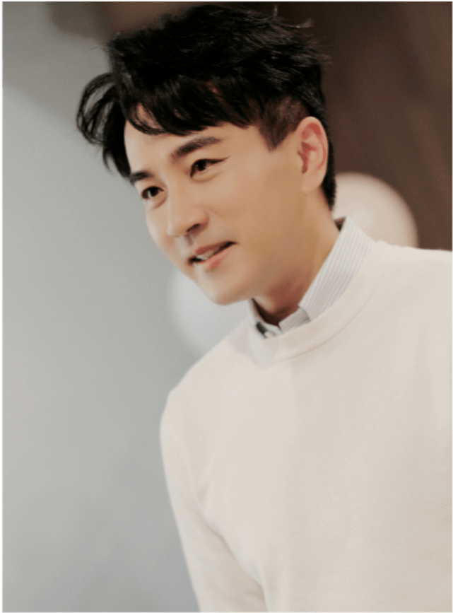 刘恺威离婚两年后发福明显,出席活动脸部圆润脖子短粗让人不敢认