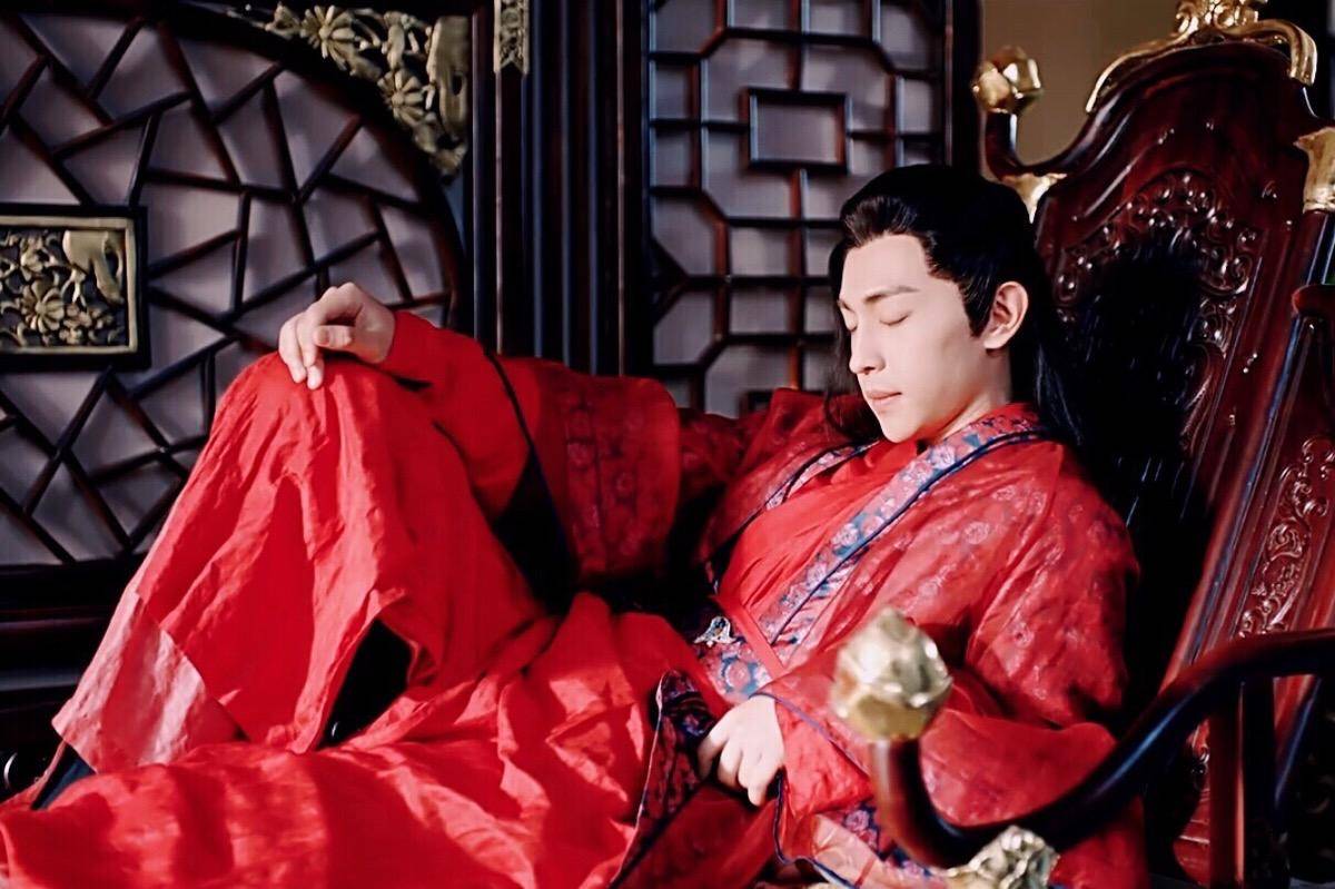 腾讯金主资源的新丽传媒有着深度的合作,新丽曾投资拍摄《庆余年》