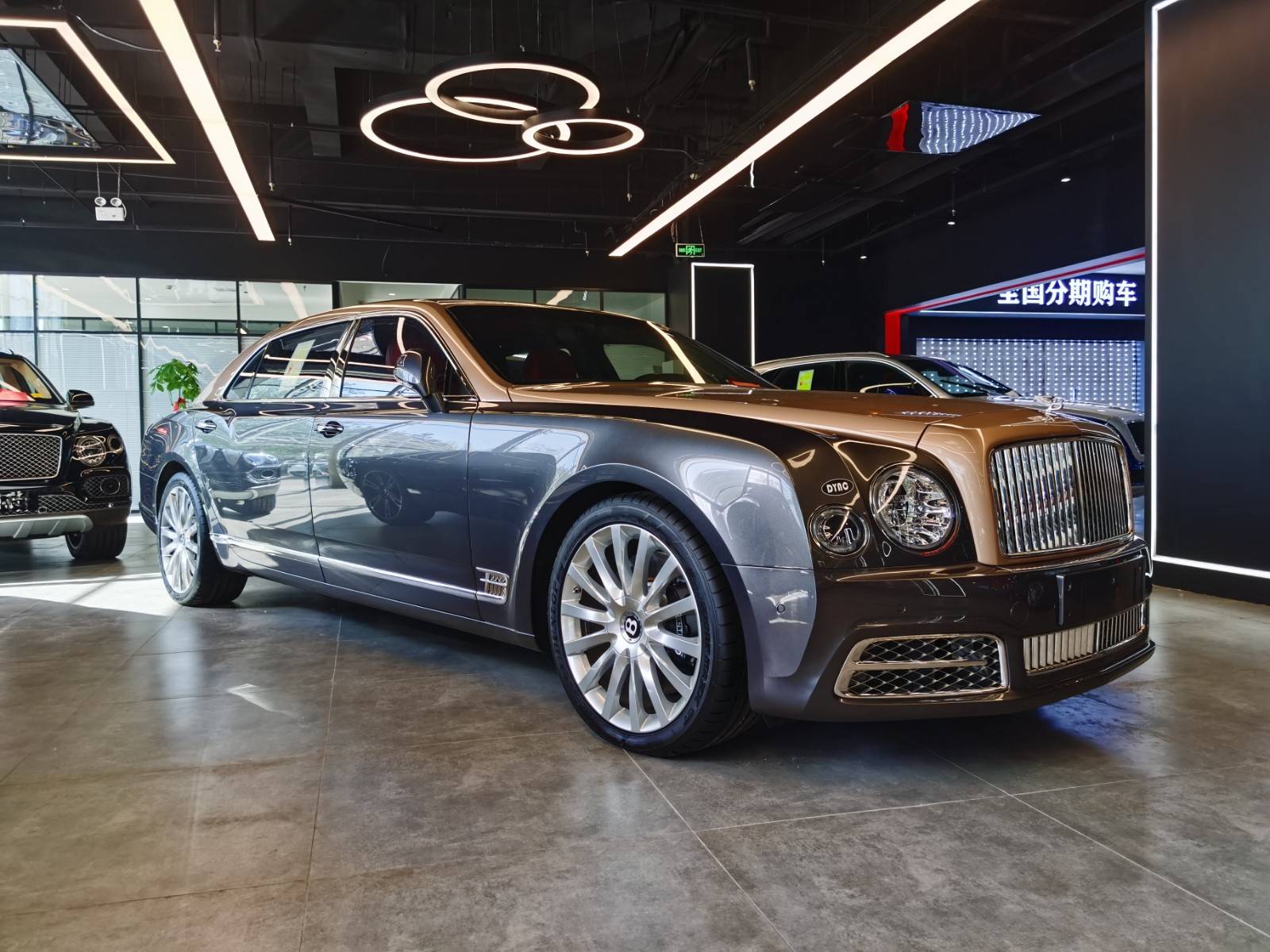 宾利慕尚长轴版全新现车钜惠 顶级轿跑20款