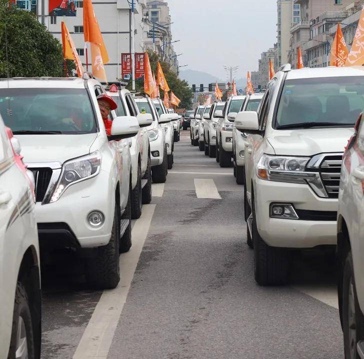 上!30台霸道出来炸街了