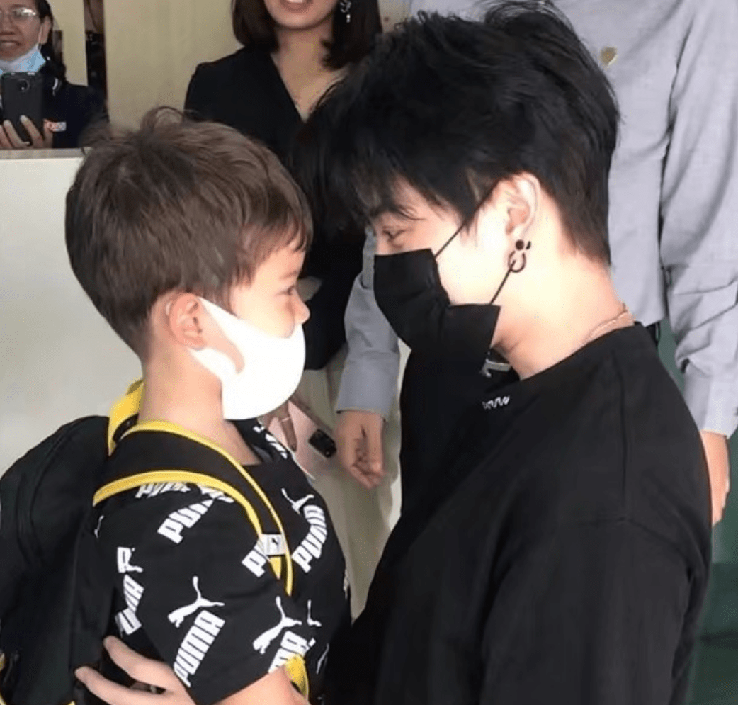 mike晒父子合照画面温馨与前女友和解为儿子建立教育基金