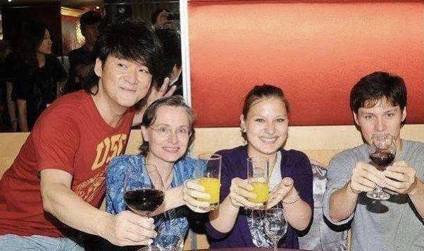 周华健老儿子周厚安年轻了剪去长发剃掉胡须不再像40岁