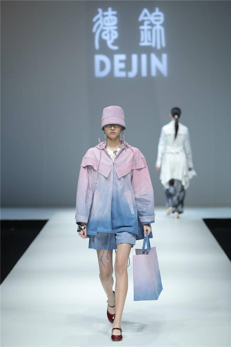 记德锦·周丽2021春夏《手写》时装新品发布会