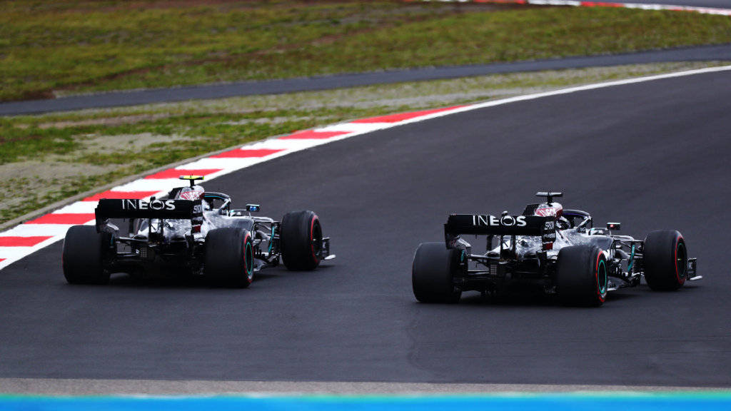 在赛车比赛中如何利用好超车,取得胜利?