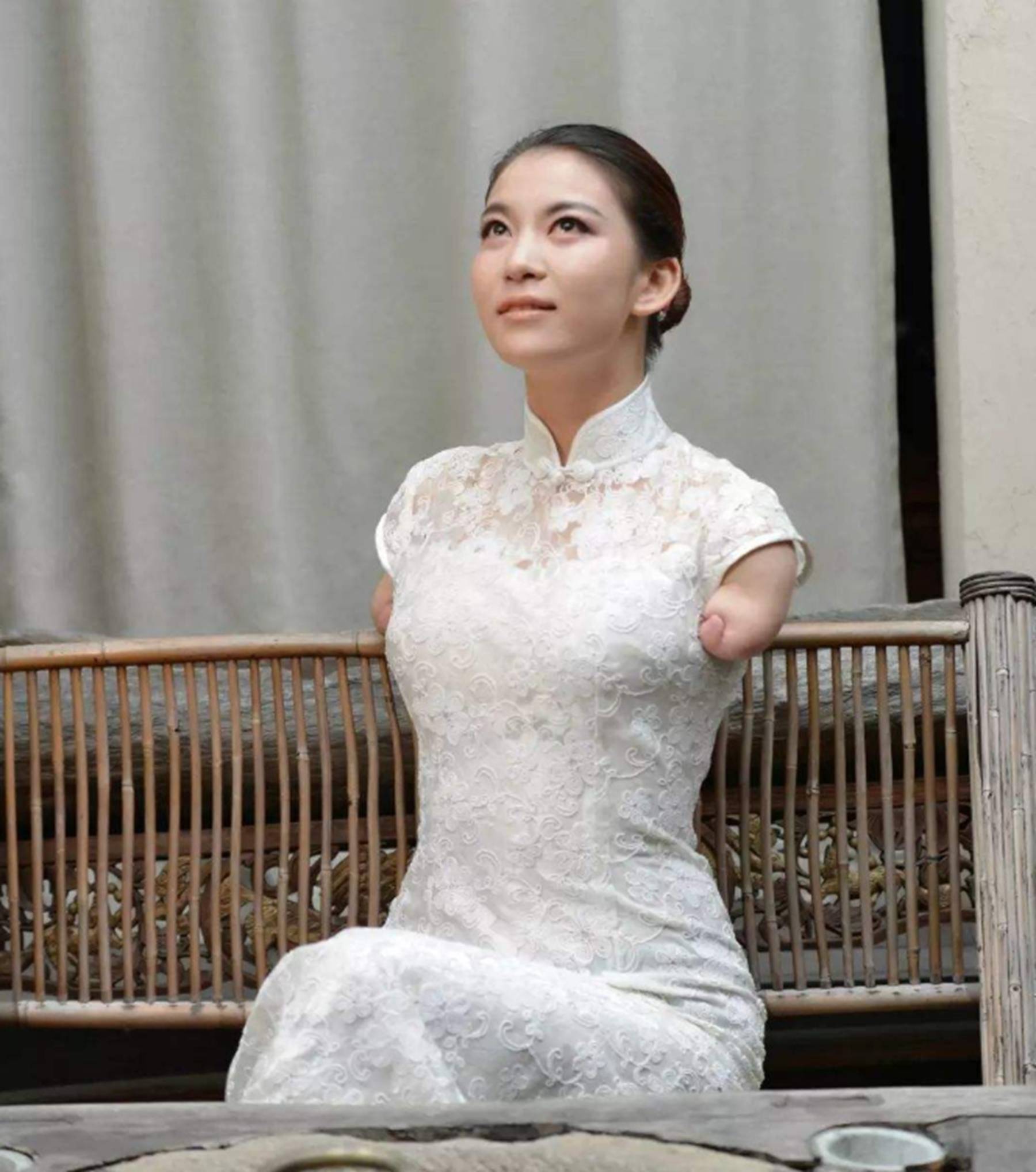 23岁无臂美女,台上牵手帅气小伙,下台不久遭甩,现状如何_雷庆瑶