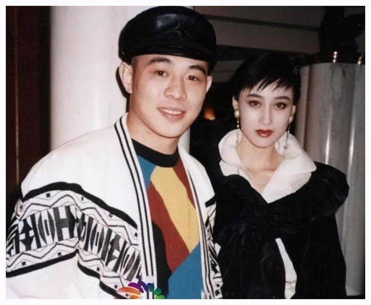 救李连杰出苦海 支持丈夫养5个家庭近40年 利智的聪明与勇敢