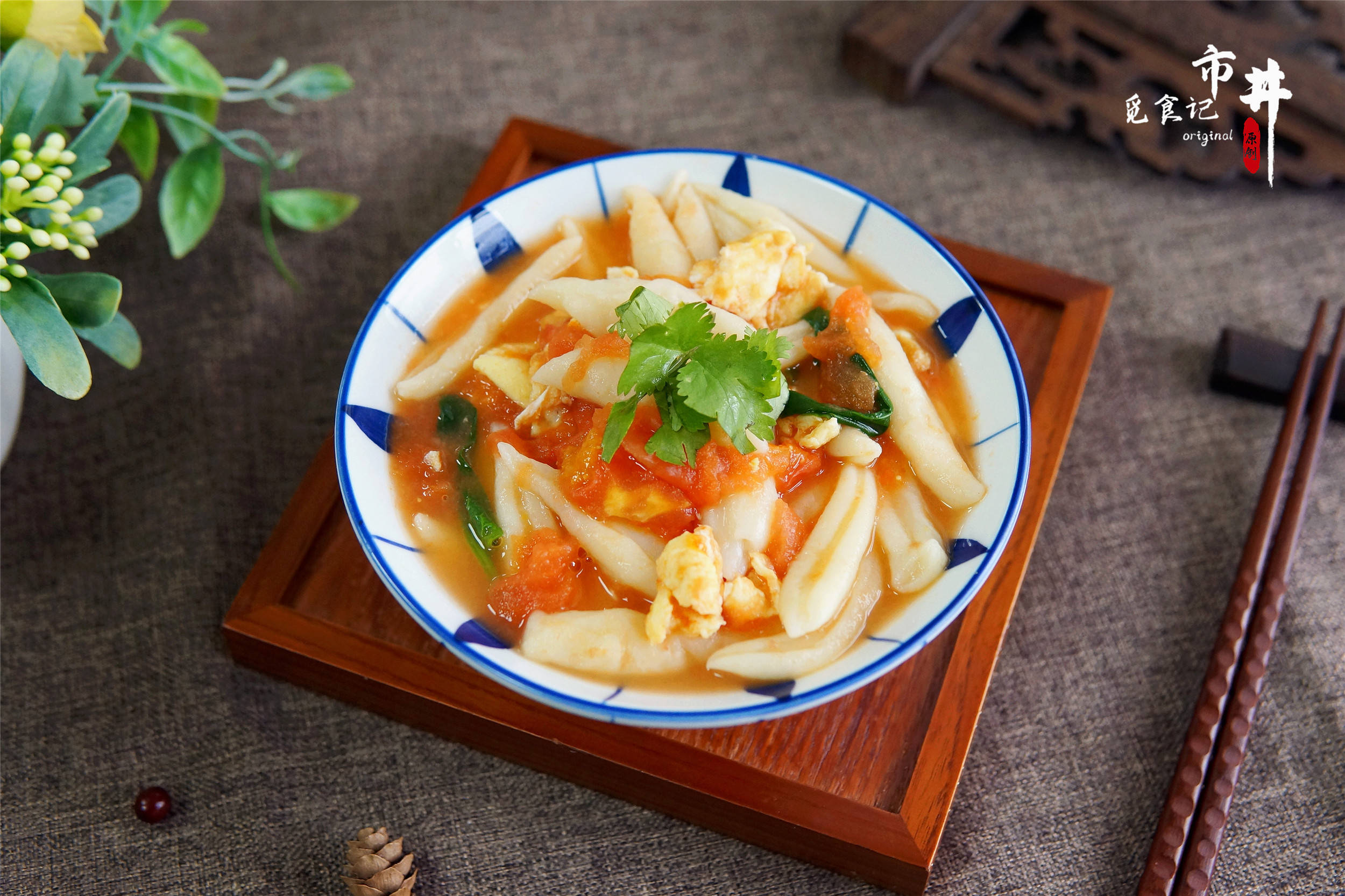 做这面条真省事,不擀面不切面,筋道有嚼劲,光滑好吃顿顿吃不够