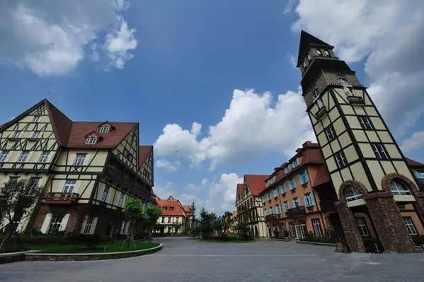 成都最美的欧洲小镇,投入50亿巨资打造,如今游客稀少