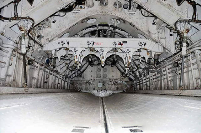 f111战斗轰炸机弹仓图片