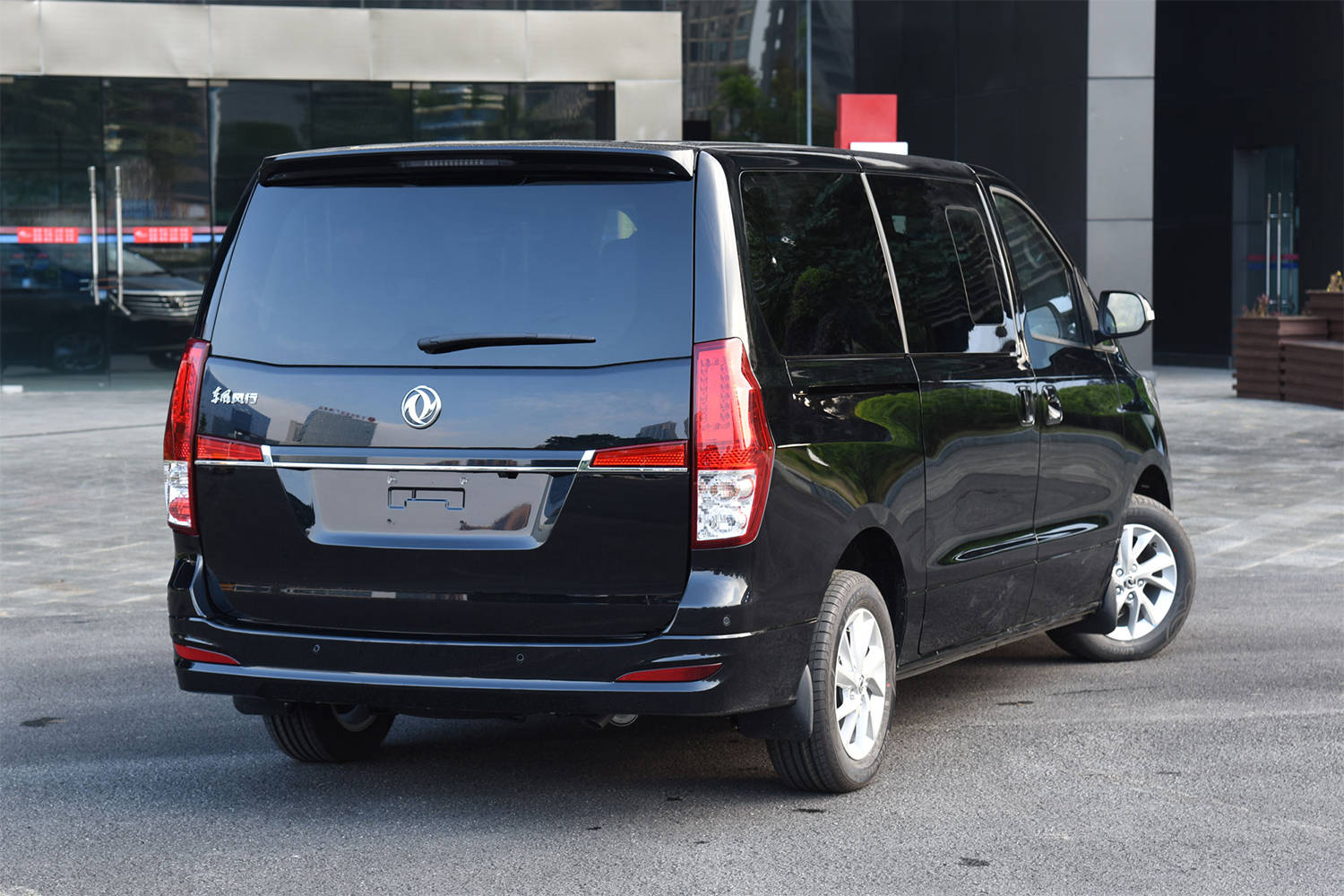 7991599万元东风风行商务家族多款新车上市