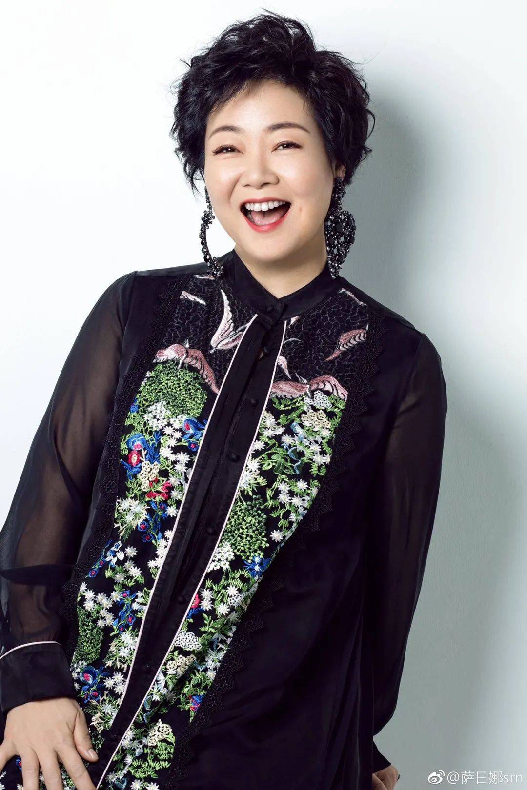她演闯关东走红,因相貌6年没戏拍,被初恋花258元娶走很幸福_萨日娜