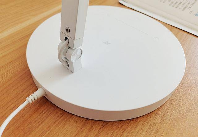 网易智造皓月护目灯体验孩子童年的好帮手爱护眼睛从视力开始