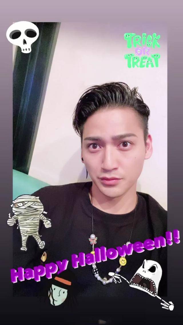 奥特曼扮演者纷纷祝福粉丝,万圣节快乐,七濑公拿着棒棒糖暗示