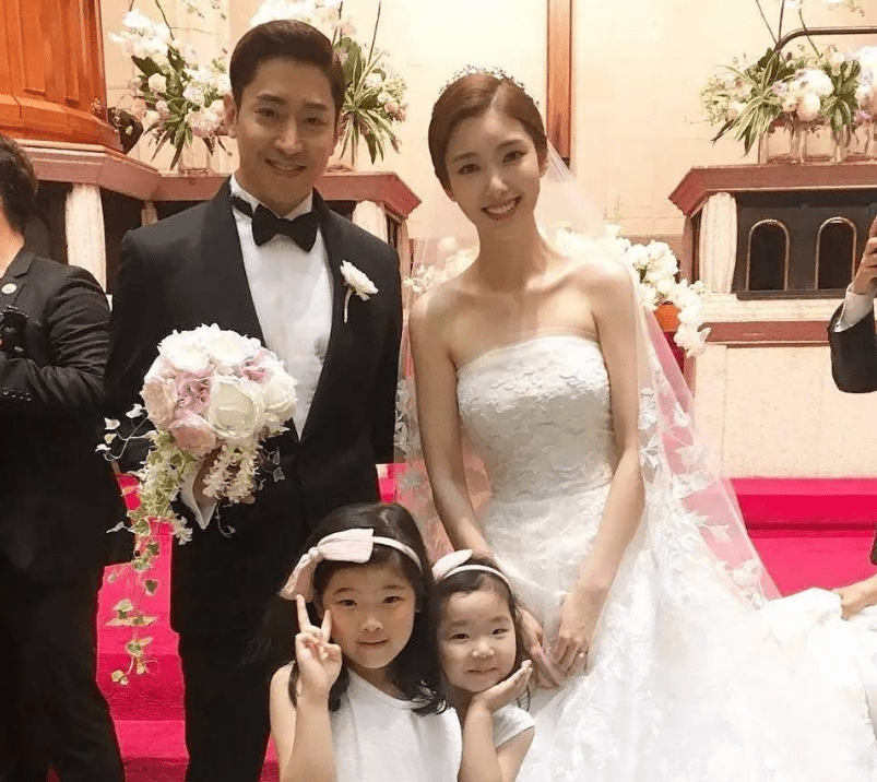 人品一流文晸赫:豪掷千万为神话赎身,今娶小娇妻幸福美满_朴诗妍
