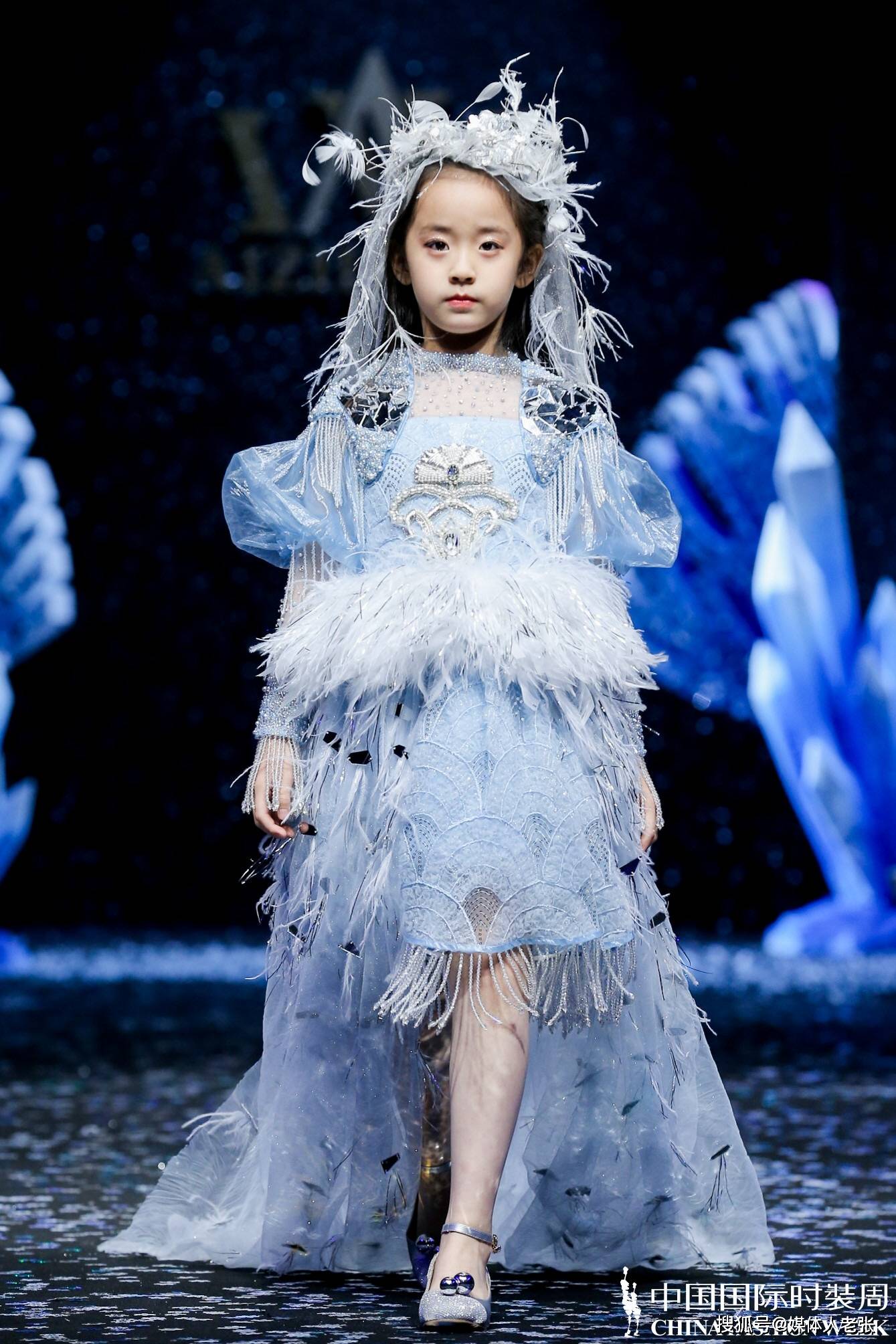 中国国际时装周2021春夏aizilinlin·张雯大秀 童星中国阿布压轴谢幕