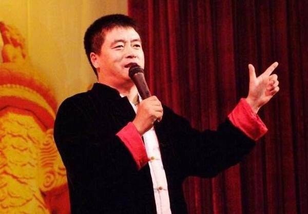 语言吸引人,表演方式又极其动感形象,这使得魏三和他的搭档何晓影在一