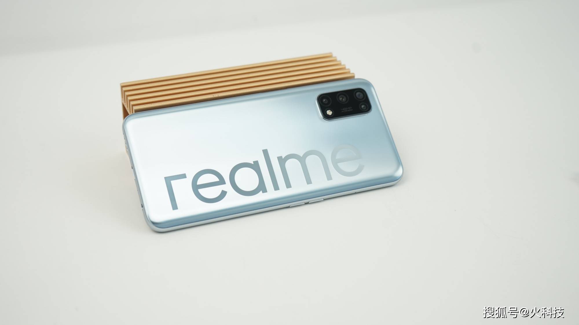 oppo realme 真我v5oppo reno4 se的设计也无愧于opppo是手机界时尚