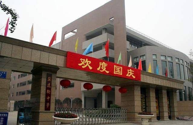 七中育才水井坊:直达211,985,成都锦一区,锦二区的王牌