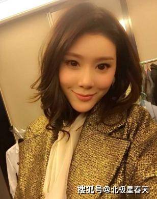 人物林丹了,而他出轨的对象则是身体高挑样貌出众的模特及演员赵雅淇