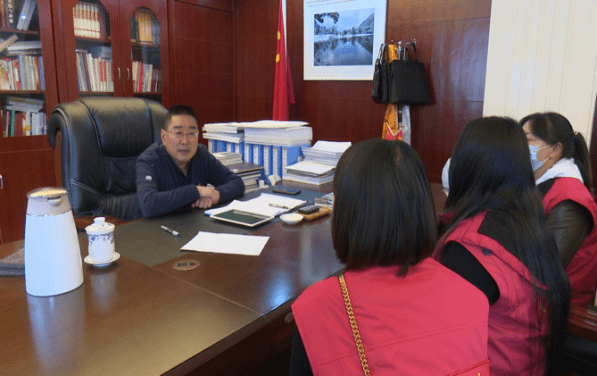 四川省九龙县县委书记赵景强,县委副书记县长宋晓军,常务常务副县长
