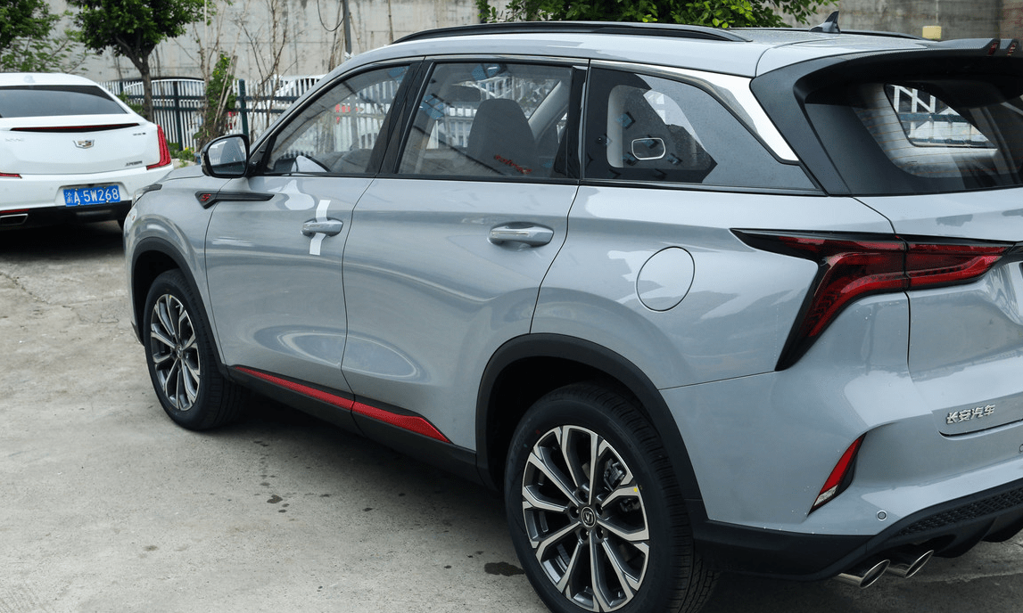 原子灰长安cs75plus红色内饰有档次名牌动力省油省心