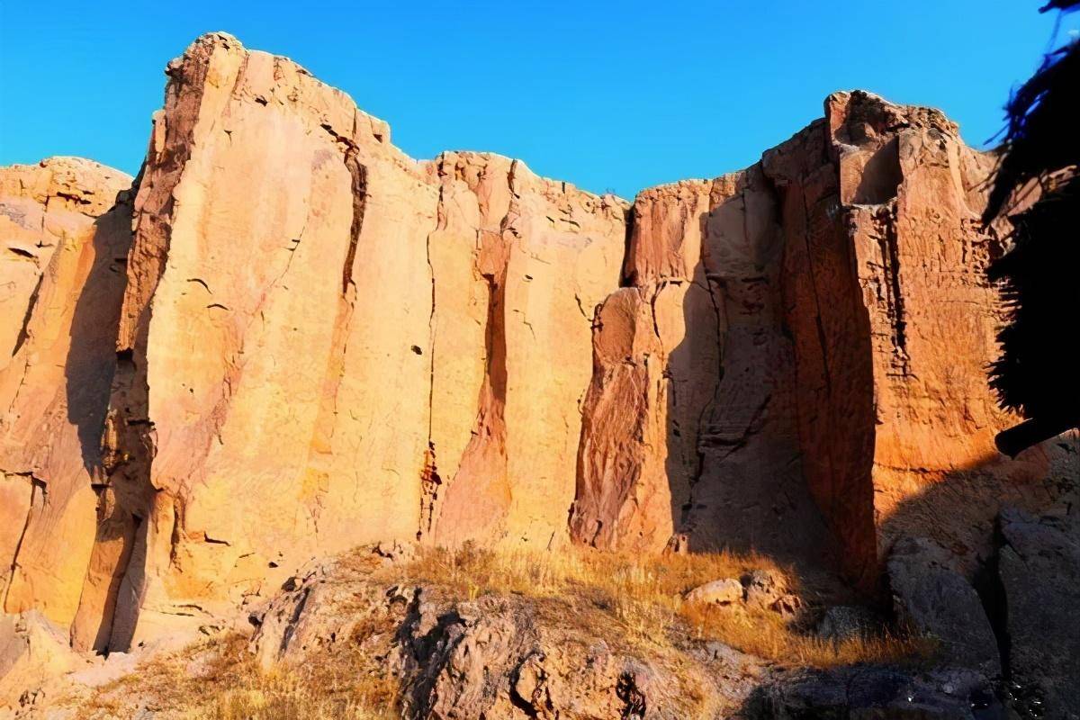 迎着初冬和煦的暖阳触摸水洞沟历史的温厚