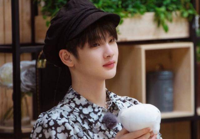 黄明昊因母欠债陷舆论风波,《快本》用实际行动力挺遭