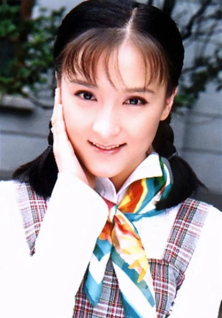 "梦萍"乐珈彤:被琼瑶捧红,28岁嫁人隐退,如今人生圆满