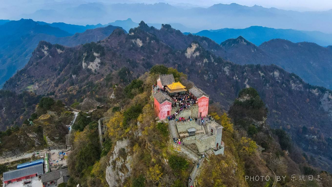 航拍武当山金顶,建在天空的琼楼玉宇,云雾缭绕宛如仙境