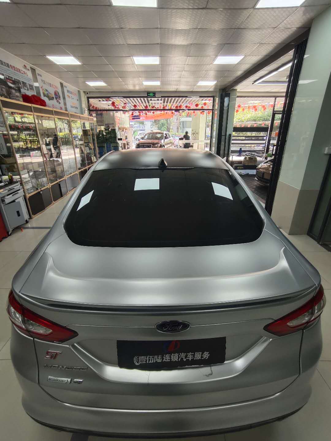 福特蒙迪欧车身改色电光水晶银 电光黑,帅得掉渣