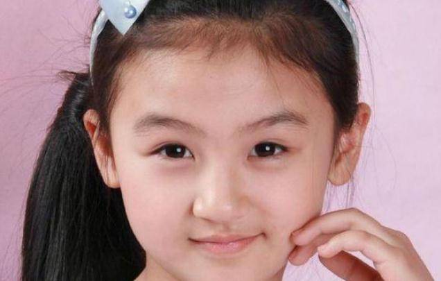 6岁和成龙同台,14岁和赵丽颖搭戏被吐槽,如今留学归来颜值逆袭_陆子艺