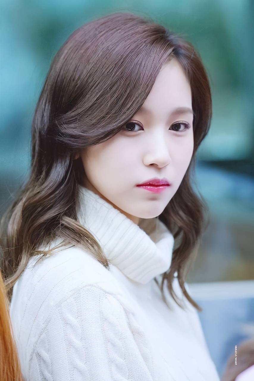 日本人气组合成员名井南 少女身材萝莉脸 有点像李子柒