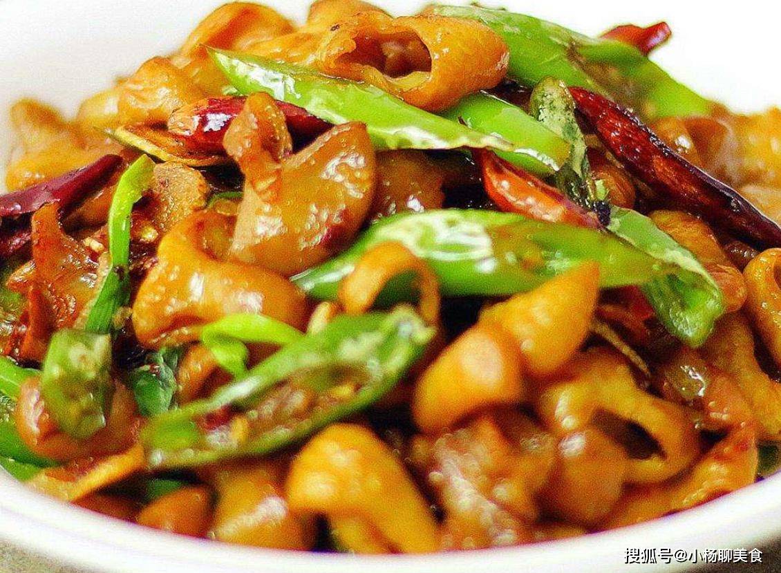 炒肥肠时,掌握这一个小技巧,肥肠又香又嫩还滑爽,配米饭吃过瘾_辣椒