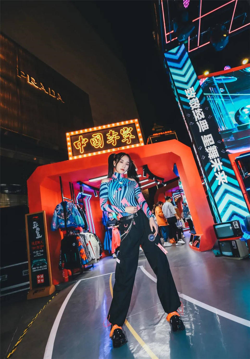 会蹦迪的快闪店丨李宁 x qq炫舞"致敬经典,星舞未来"