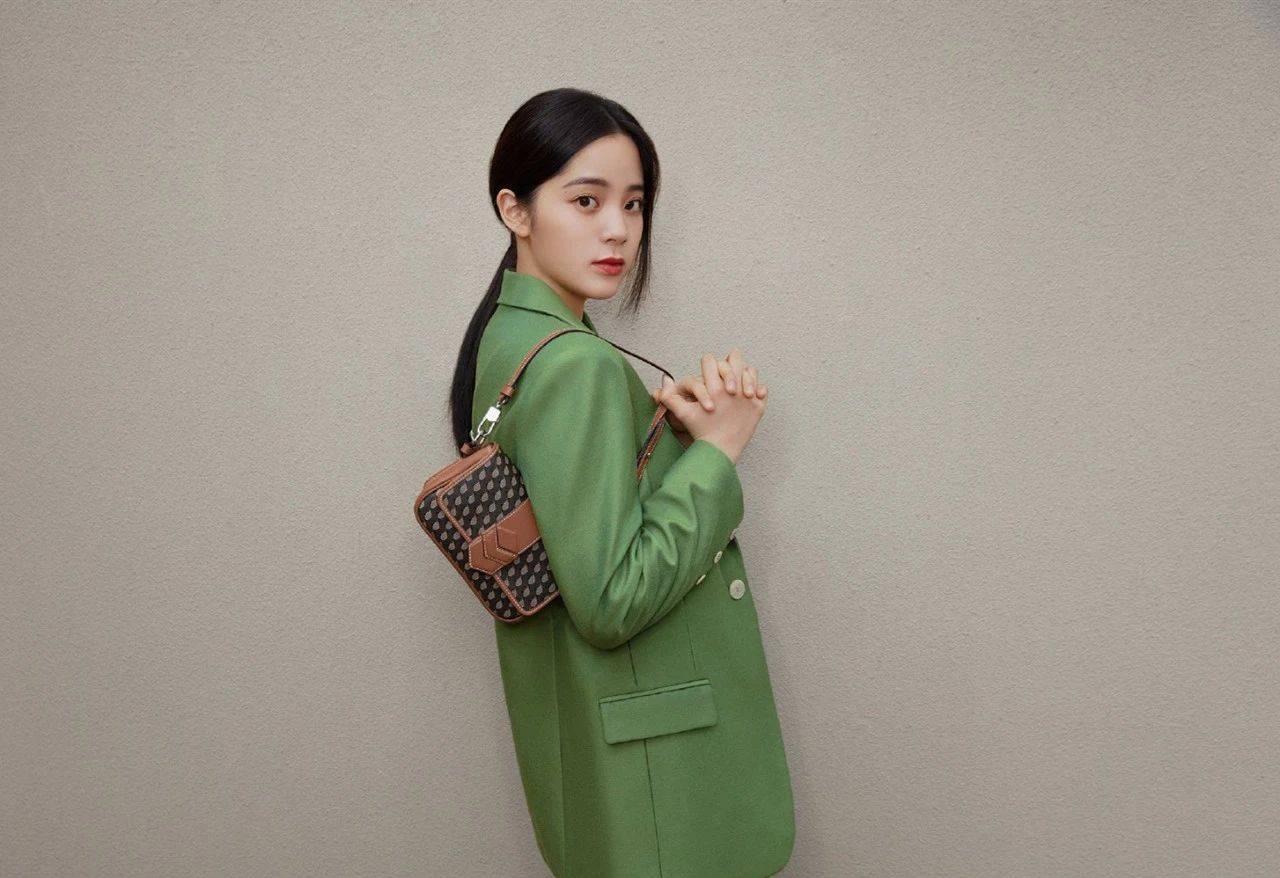 欧阳娜娜衣品也开始翻车了20岁穿得像30岁老气搭配可别学