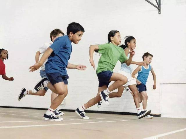 原创孩子不满四岁有几项运动不适合做可能伤及骨骼阻碍身高发育