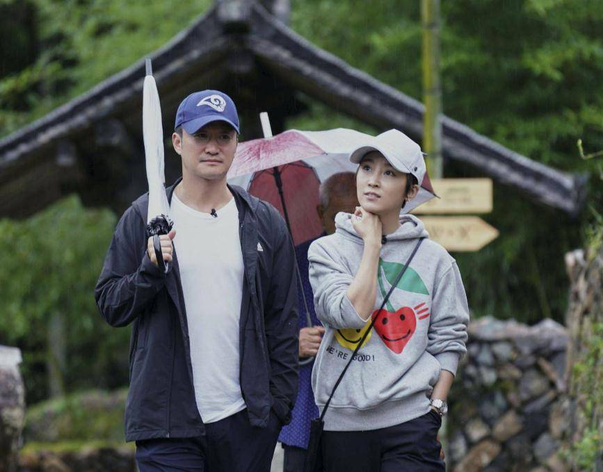 原创赵丽颖与吴京罕见同框官宣新身份太霸道85后小花中独一份