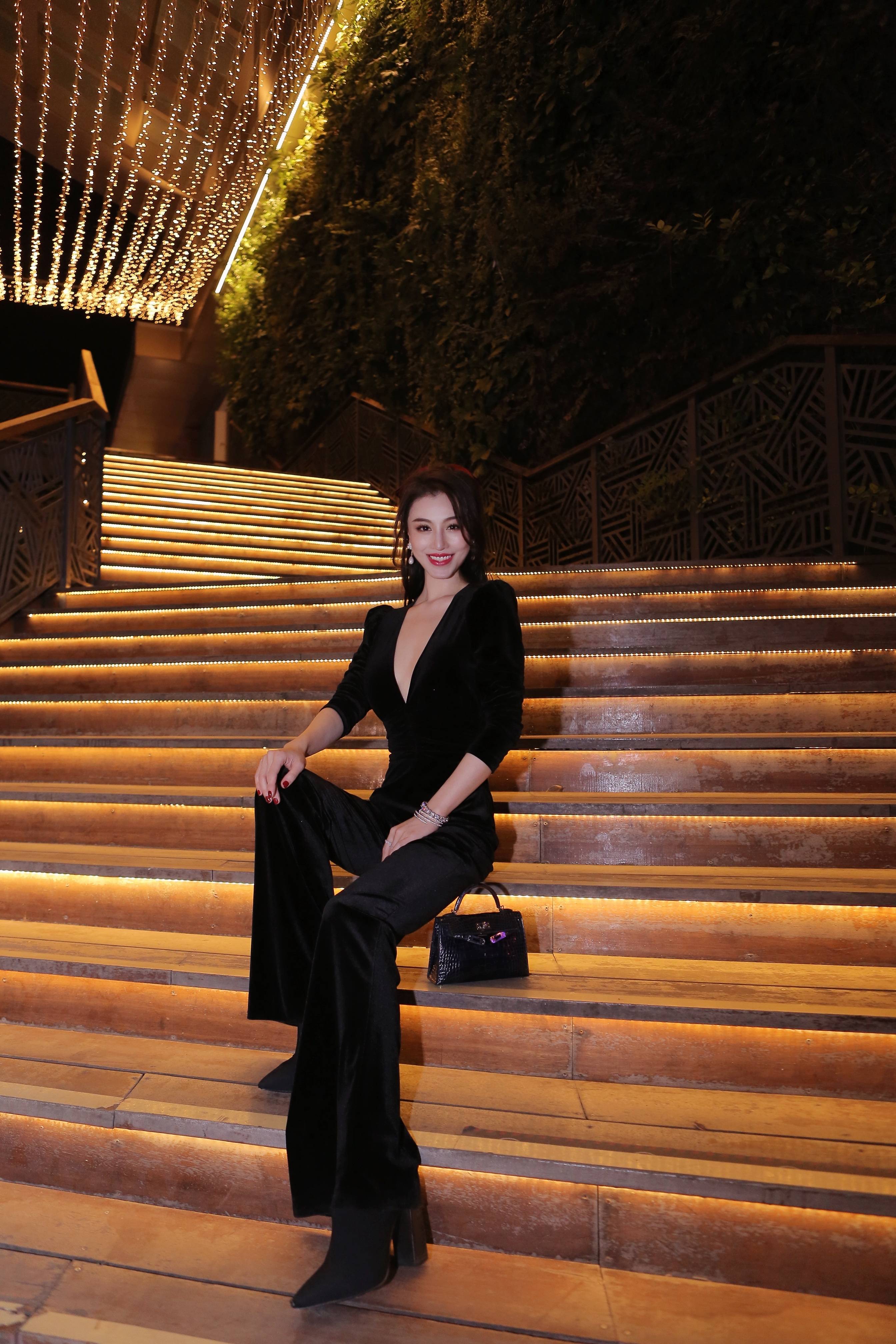 葛天现身时装周 以时尚之名见证武汉复苏