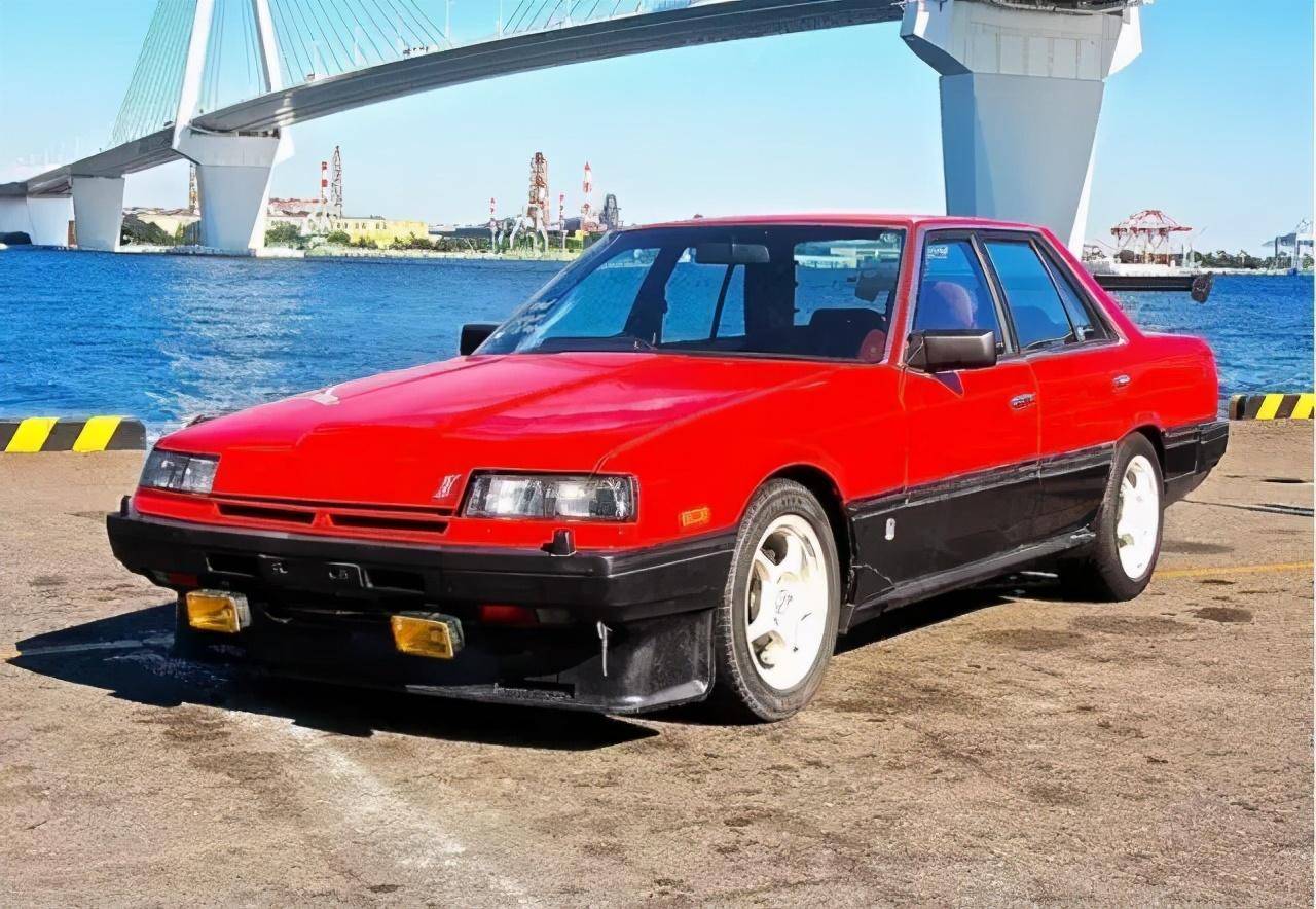 nissan slyline gtr r30,产于1981-1985年.