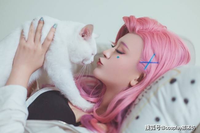 cos英雄联盟莎弥拉生活里每一天都有惊喜