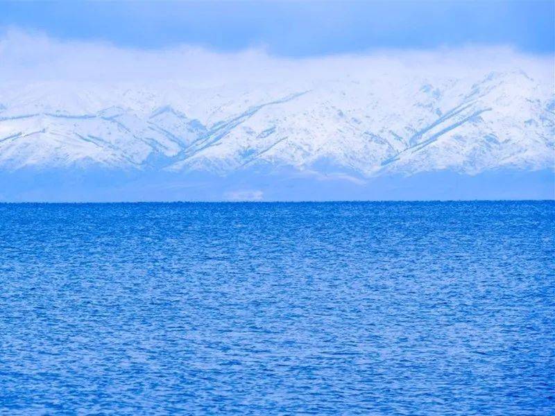 【打卡新疆】赛里木湖:天青蓝与冰雪白碰撞出的惊艳